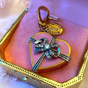 Vintage juicy couture limited edition box of chocolate 2009 charm YJRU2672 NWT